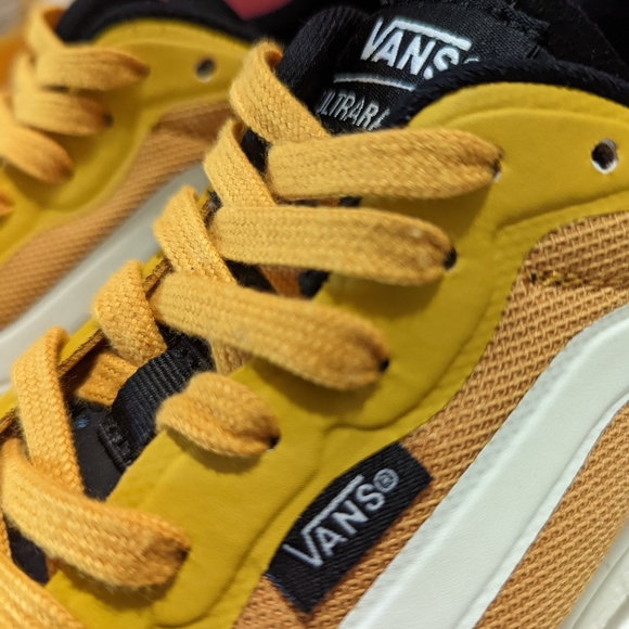 Vans UltraRange - Picture 1 of 11